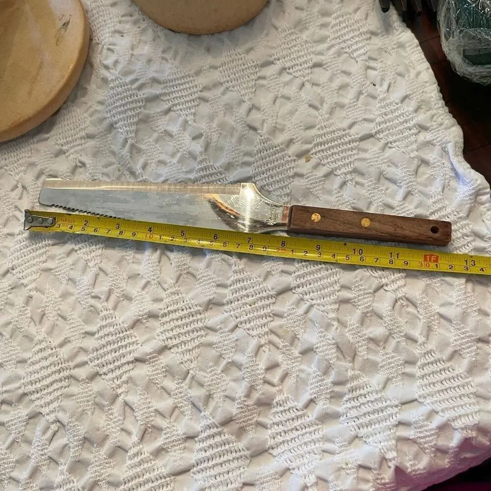 Vernco vintage double serrated cake cutter